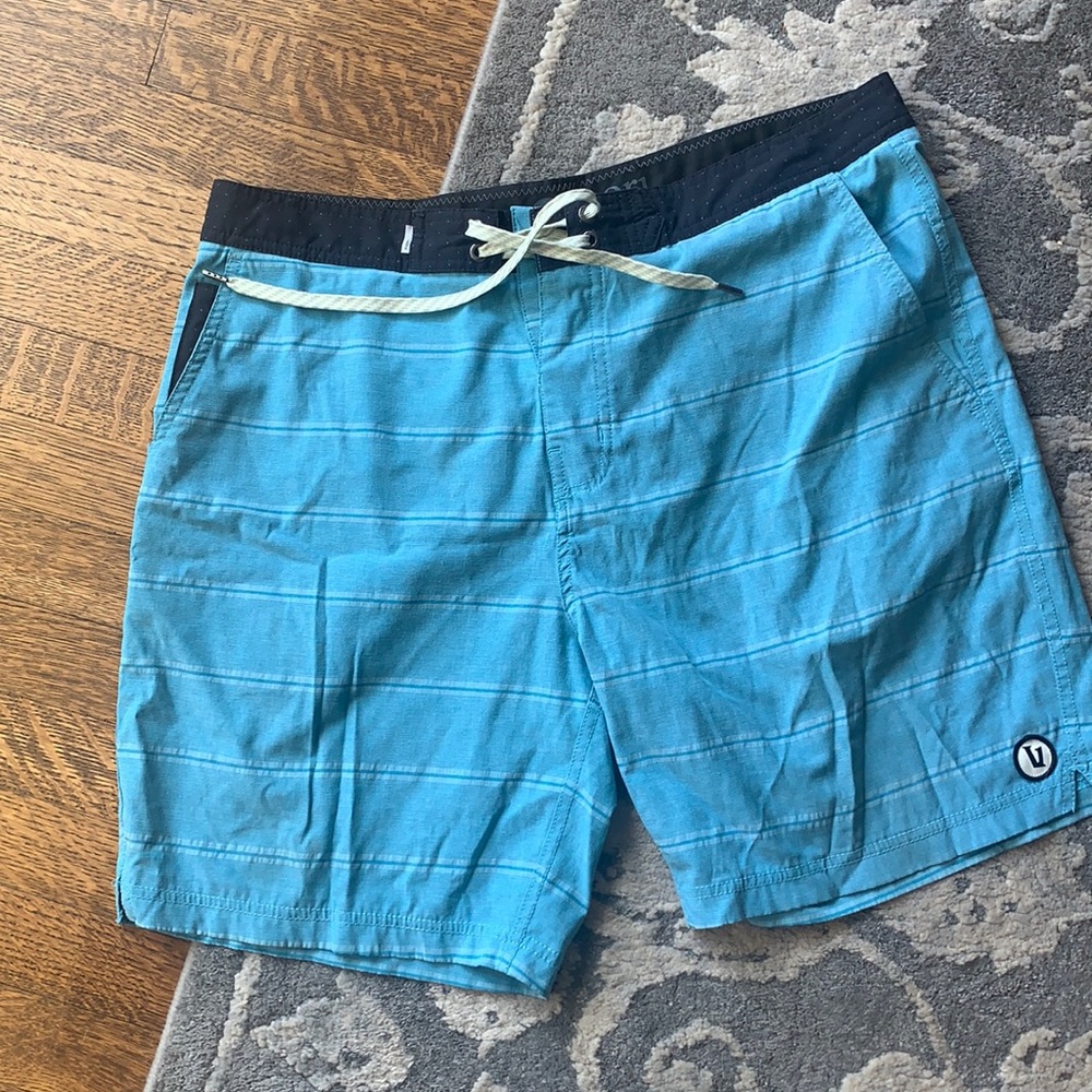 Vuori shorts size 34